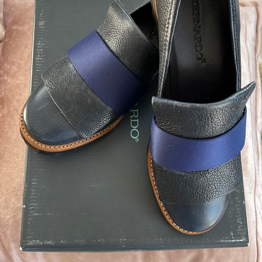 Bernardo Ora Navy leather and satin loafer size 7